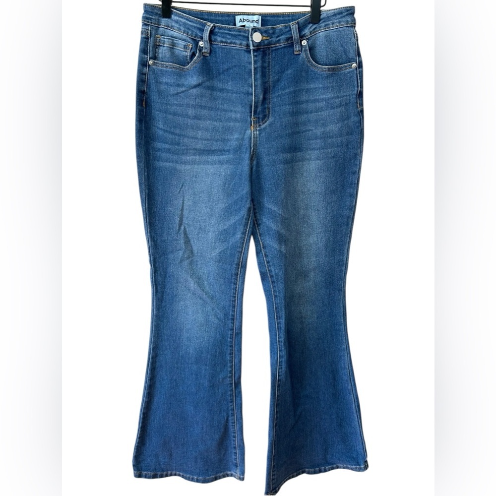 Abound Women’s Flared Leg Medium Wash Cotton Blend Stretch Jeans Pants Size 31